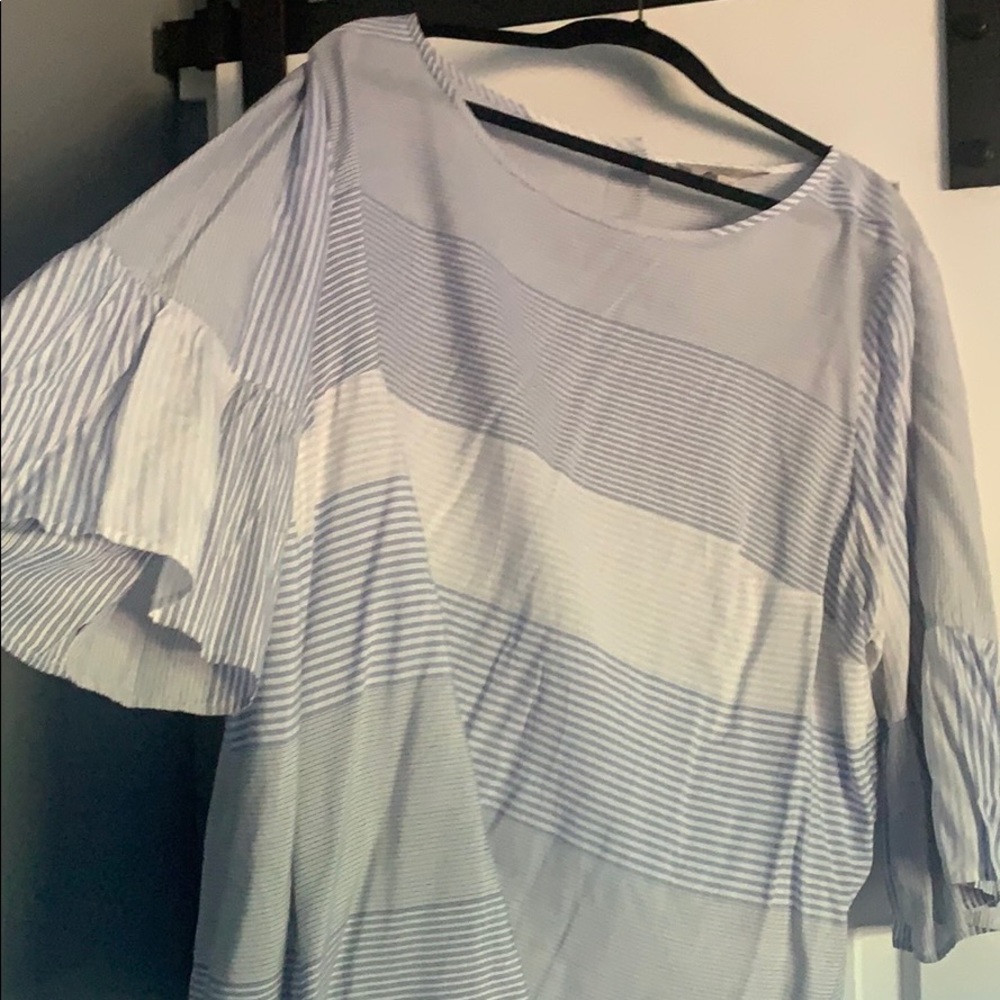 Cute button back shirt